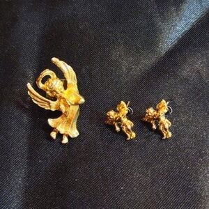 𝅺Angel earrings and lapel pin set